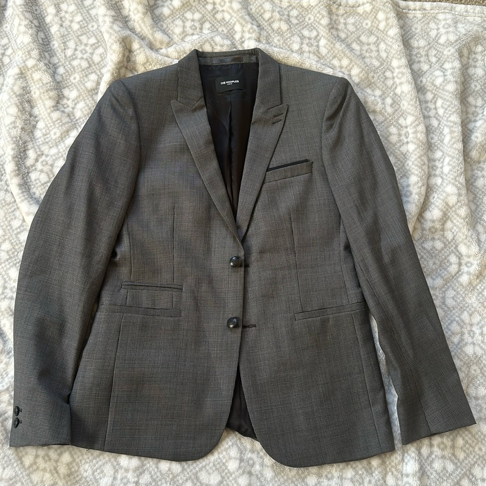 Suits/blazers. This is very nice suit could go for women and men.